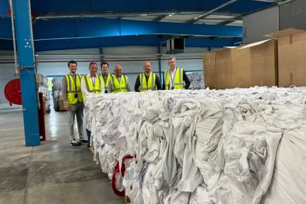 Kleding als grondstof voor kleding 1550x750