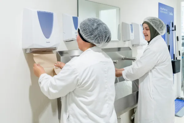 Kappen met kappen voor wit hygiënepapier 1550x750