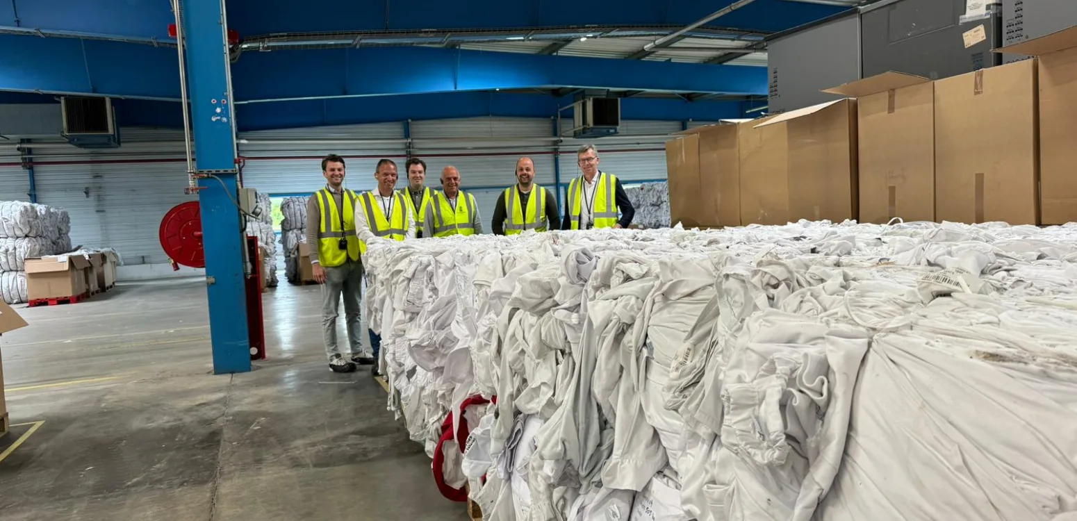 Kleding als grondstof voor kleding 1550x750