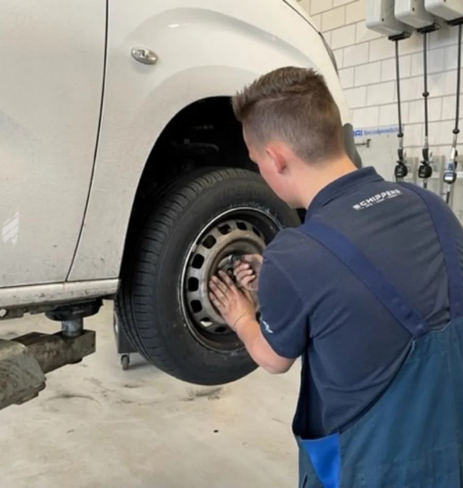 Automonteur Autobedrijf Schippers monteurskleding 1