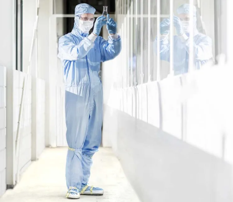 Cleanroom coverall huren bij Lavans