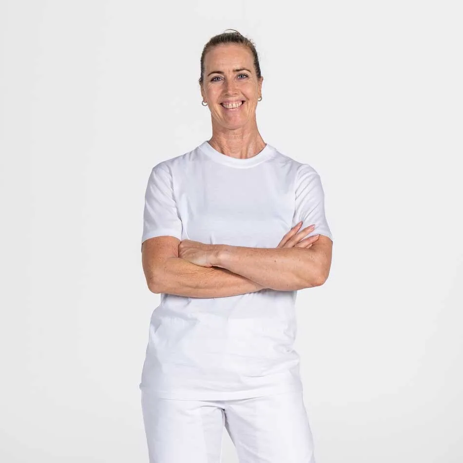 Vrouw draagt t-shirt voor food industrie