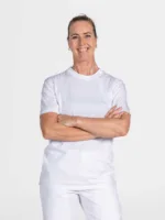 Vrouw draagt t-shirt voor food industrie