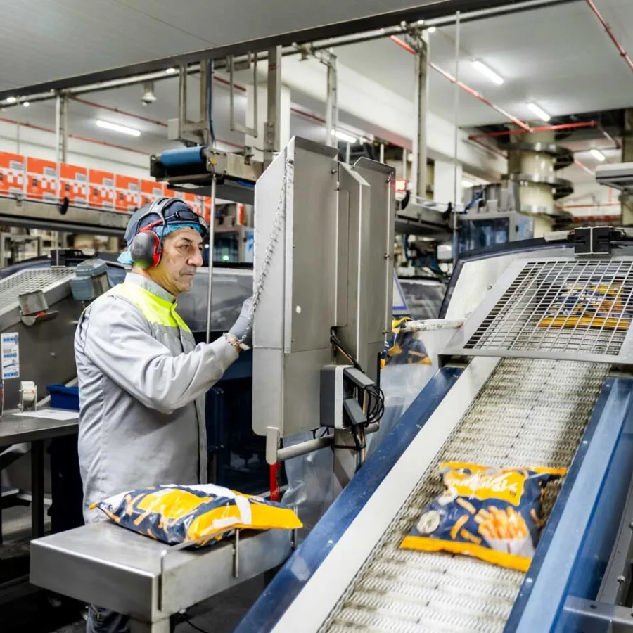 Medewerker Agristo in Lavans werkkleding