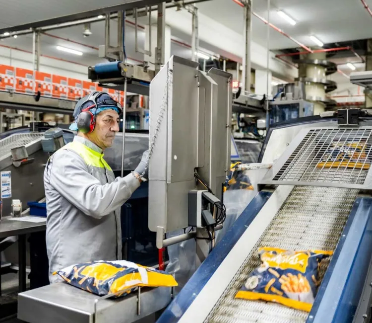 Medewerker Agristo in Lavans werkkleding