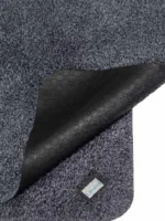 Een detailfoto van de Lavans droogloopmat waarop de noppen aan de onderkant te zien zijn