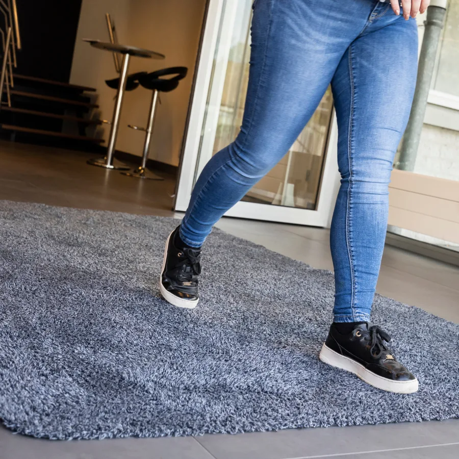 Iemand loopt over de Droogloopmat Effektmat heen