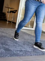 Iemand loopt over de Droogloopmat Effektmat heen