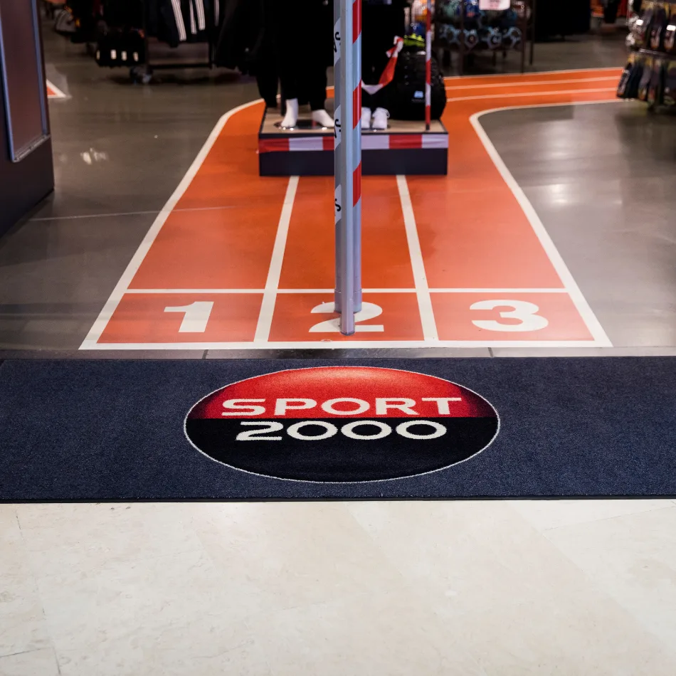 Logomat voor ingang winkel sport 2000