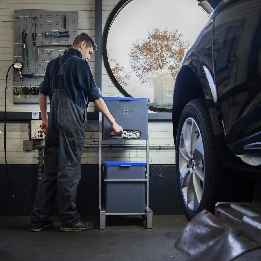 Automotive poetsdoek in automotive omgeving 1