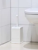 Toiletborstel in sanitaire ruimte