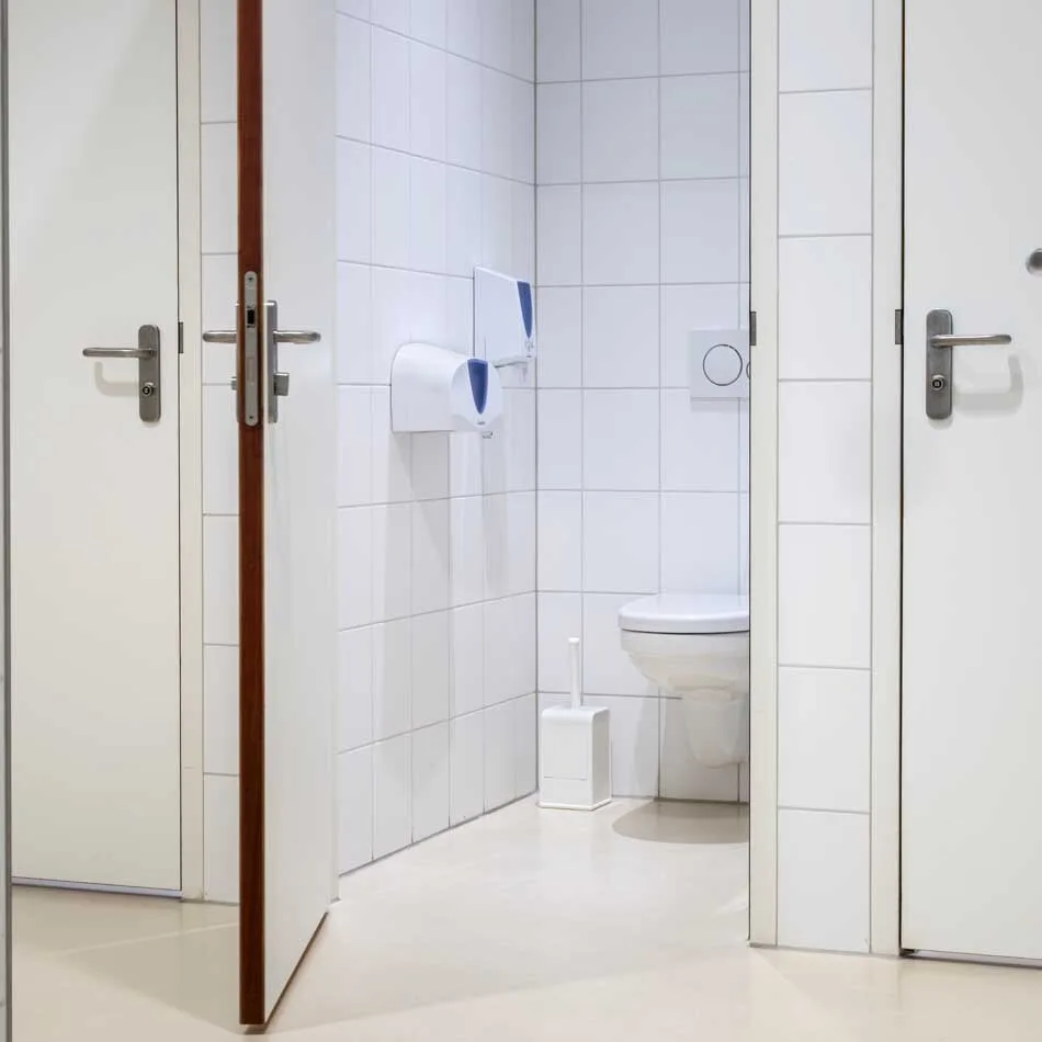Duo Toiletrolhouder in sanitaire ruimte
