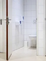 Duo Toiletrolhouder in sanitaire ruimte