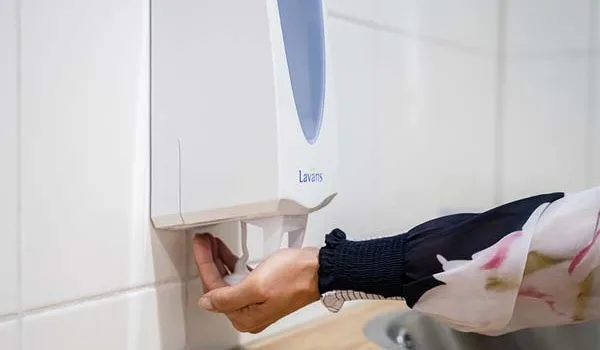 Er komt foam uit de zeepdispenser