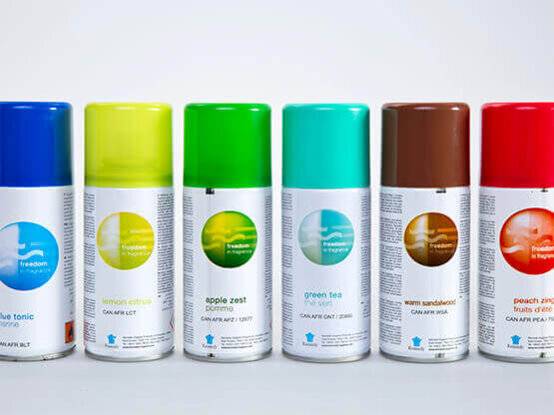 Diverse luchtverfrisser vullingen in allerlei geuren