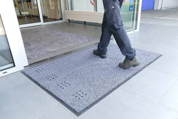Onze inloopmat scrapermat bij de entree