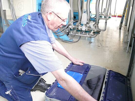 Absorptiematten bergen we op in daarvoor geschikte dozen. Dit omdat de absorptiemat vol olie en vet zit.