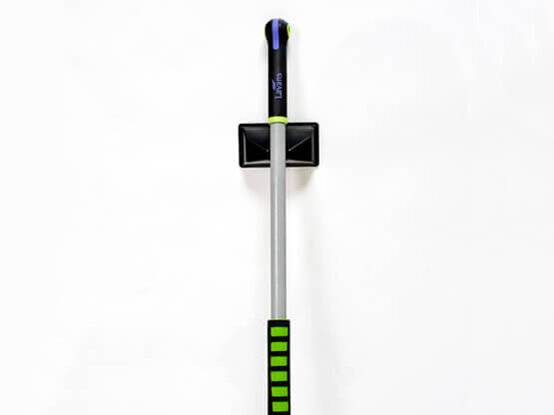 De Lavanswisser wordt geleverd met een speciale muursteun om de vloerwisser netjes op te slaan.