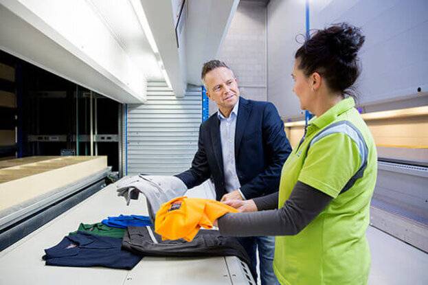 De juiste bedrijfskleding kiezen voor de klant