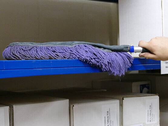 Handwisser ideaal voor het reinigen van o.a. dozen en stellingen.