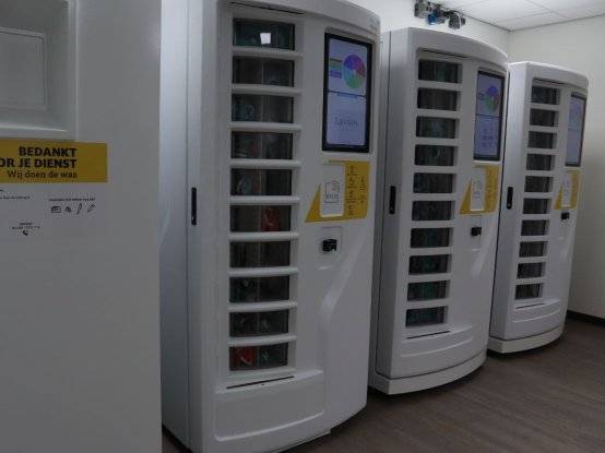 Kledinguitgifteautomaten op een rijtje